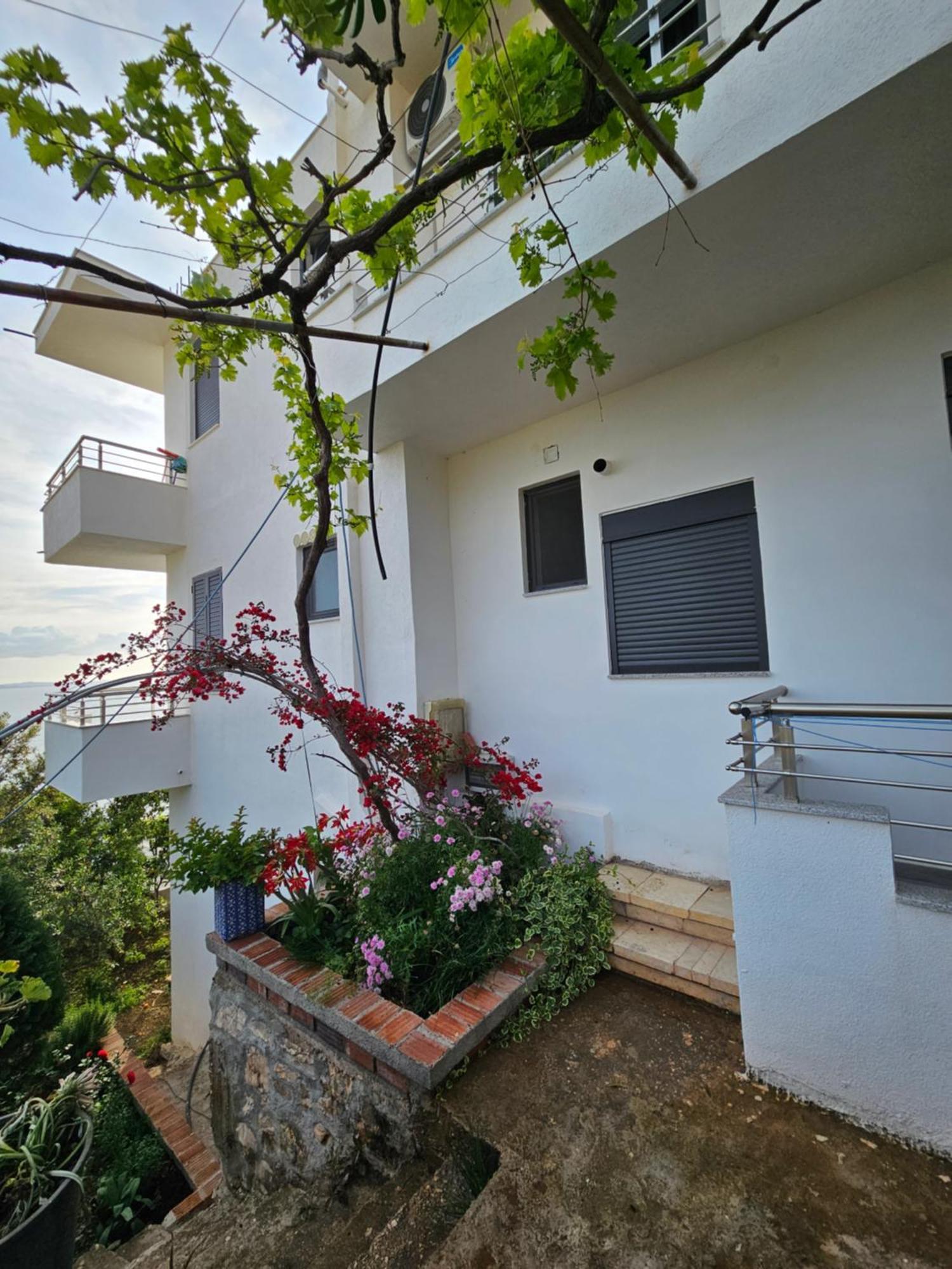 Nora'S Guesthouse Sarandë Exterior foto